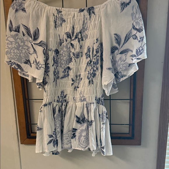 Angie Women's Floral White and Blue Top Size L - Picture 4 of 4
